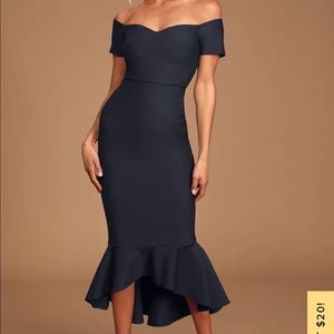 Lulu’s NWT Blue Off-the-Shoulder trumpet hem